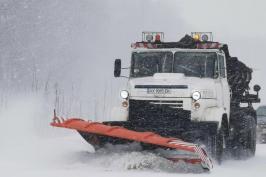 На дорогах області працює 148 одиниць спецтехніки На дорогах області працює 148 одиниць спецтехніки