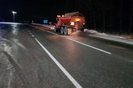 Дорожники попереджають водіїв про можливість ожеледиці