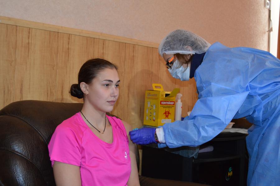 Збірна України з синхронного плавання отримала бустерну дозу вакцини від СОVID-19