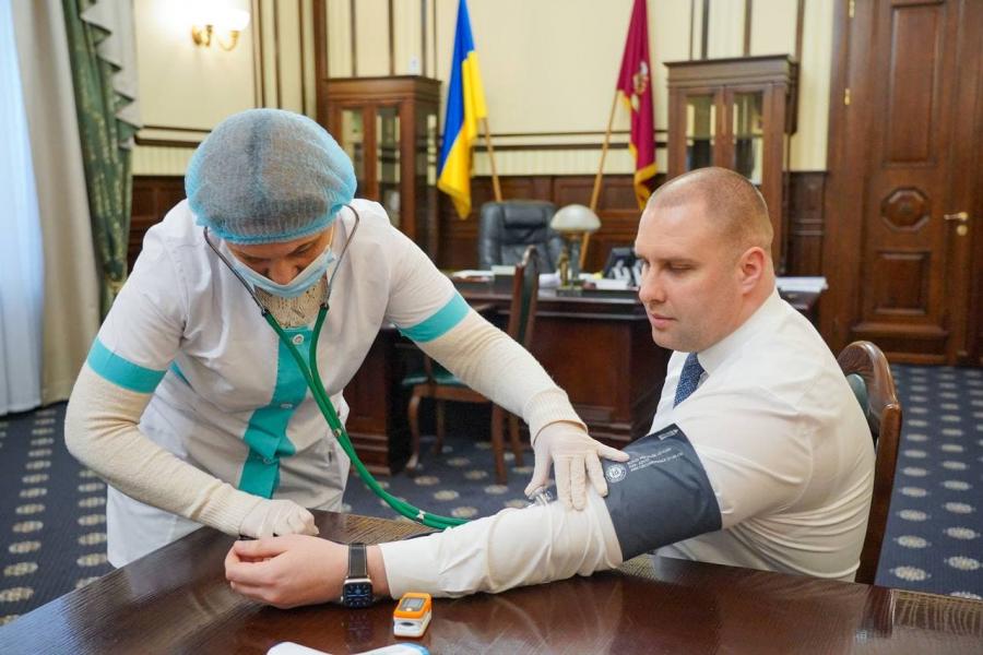Співробітники ХОДА вакцинуються проти COVID-19 бустерною дозою