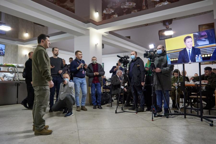 Ситуація на кордонах України контрольована, але відведення російських військ поки що не фіксується. Президент Ситуація на кордонах України контрольована, але відведення російських військ поки що не фіксується. Президент