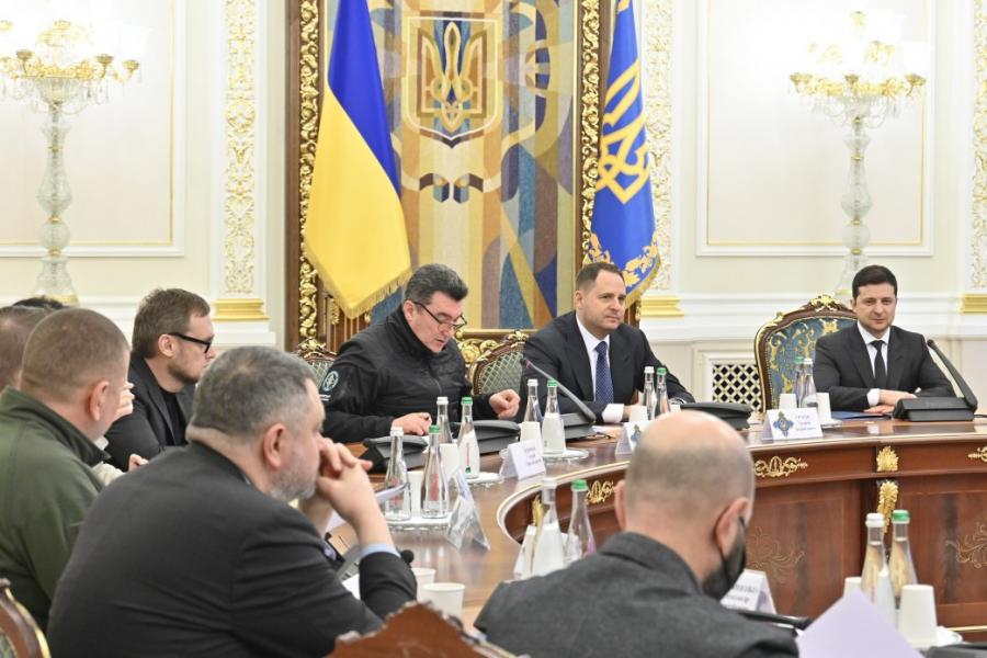РНБО під головуванням Володимира Зеленського ухвалила рішення про запровадження надзвичайного стану