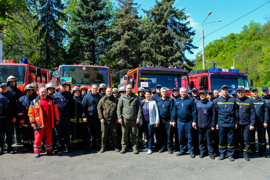 Автопарк Харківського гарнізону ДСНС поповнився 9 одиницями пожежно-рятувальної техніки