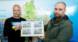 У Харкові презентували поштову марку "Русскій воєнний корабль… ВСЬО!"