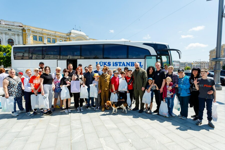 55 дітей із батьками Харківщини на 3 місяці вирушили до Стамбула на реабілітацію