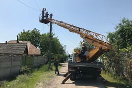 Ремонтні бригади відновлюють повітряні лінії електропередачі у Великій Данилівці