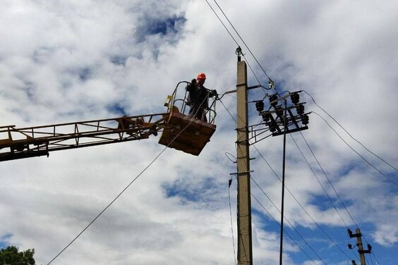 У двох селах Золочівської громади відновили роботу електричних мереж