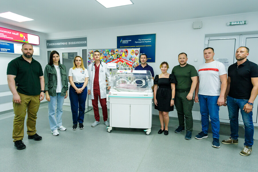 В перинатальный центр Харькова передали инкубатор для преждевременно рожденных детей