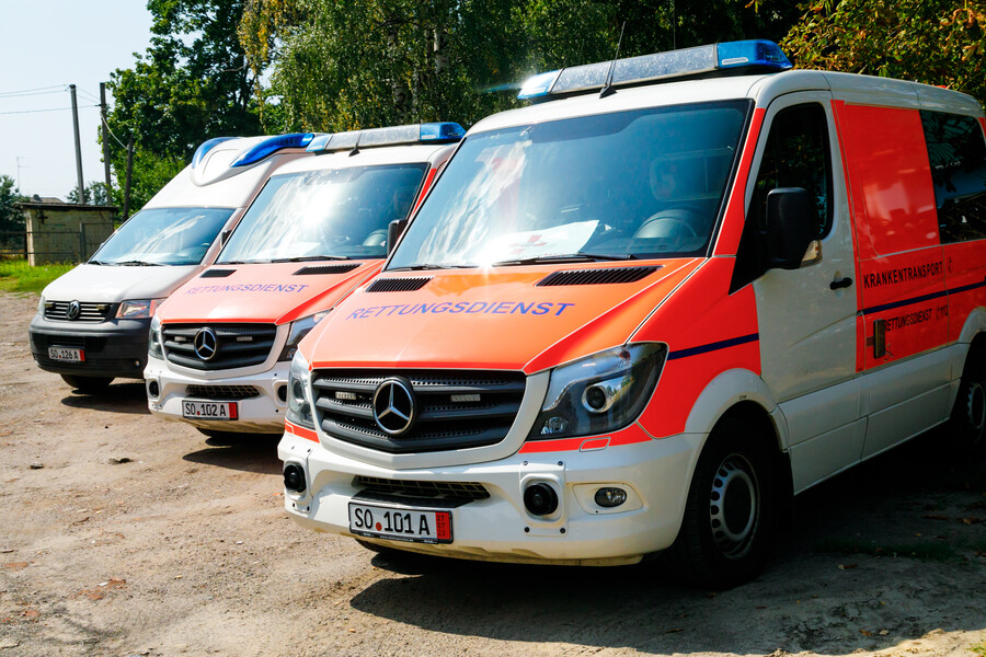 Роганська громада отримала карети швидкої допомоги з Німеччини