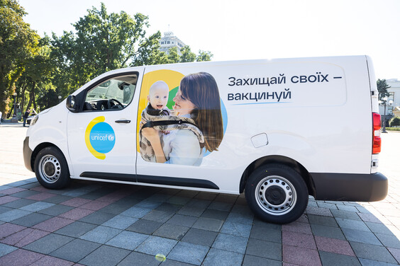 ЮНІСЕФ надає Україні 30 автомобілів для транспортування вакцин і закупив понад 1,5 мільйона доз вакцин
