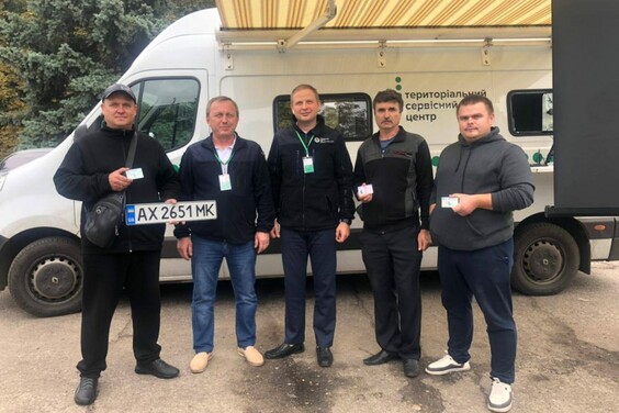 Мобільні сервісні центри МВС надають послуги жителям деокупованих територій на Харківщині