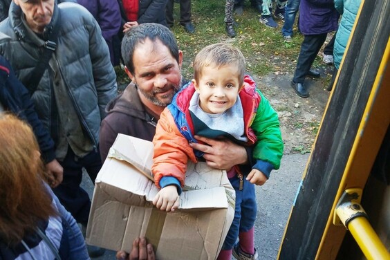 Жителі звільненої з окупації Куп’янщини отримують гуманітарну допомогу