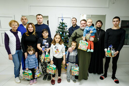 Маленьких пацієнтів Харківської обласної дитячої клінічної лікарні привітали з Днем Святого Миколая