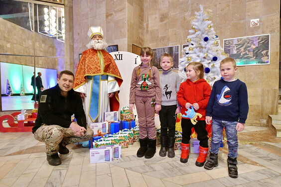Для дітей-сиріт з Харківщини і дітей, позбавлених батьківського піклування, провели новорічне свято