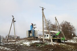 Енергетики повністю відновили електропостачання в Молодовій