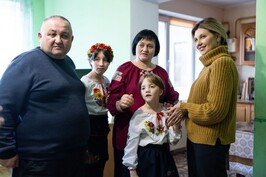 Олена Зеленська із командою своєї Фундації відвідала дитячий будинок сімейного типу на Львівщині