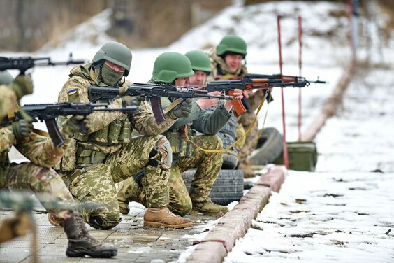 Добровольці «Гвардії Наступу» готуються захищати Україну