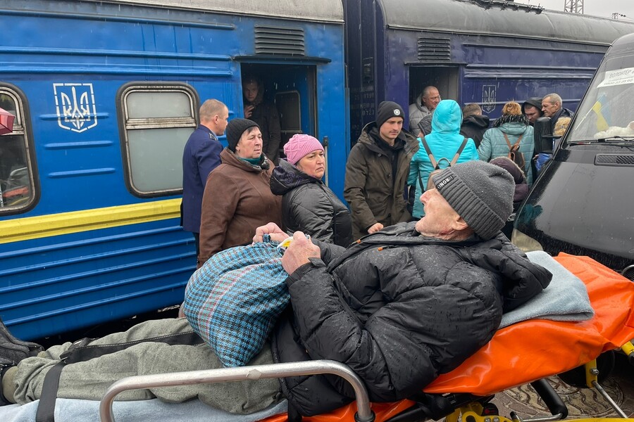 50 жителів Чугуївського та Куп’янського районів евакуювали до пансіонатів Житомирщини
