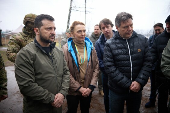 На Чернігівщині Президент оглянув наслідки злочинів російських окупантів у селі Ягідному