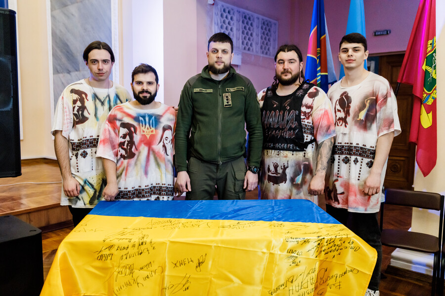 Автори пісні «Доброго вечора, ми з України» стали амбасадорами штурмової бригади «Спартан»