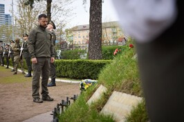 Глава держави вшанував пам'ять загиблих у Чорнобильській катастрофі