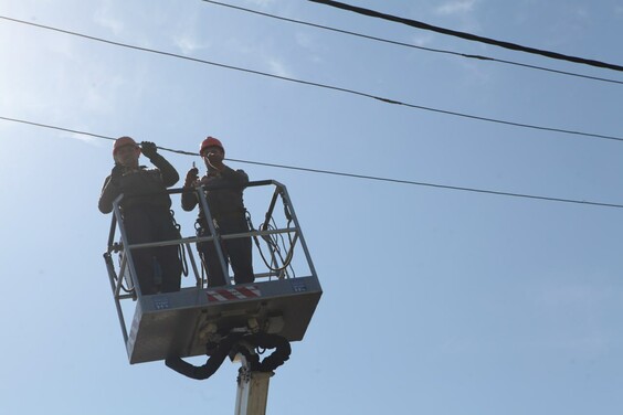 Енергетики підключили до електромережі ще одне село у Балаклійській громаді