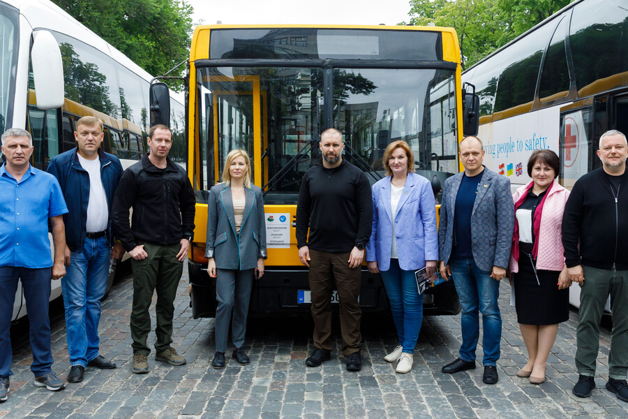 Громади Харківщини отримали 5 пасажирських автобусів від Уряду Угорщини