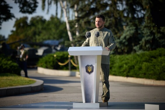 Український прапор є джерелом волі й незламності всіх воїнів, які борються за нашу землю – Президент