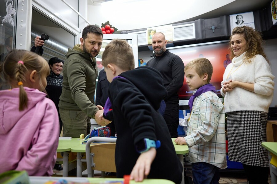 Президент відвідав метрошколу в Харкові та поспілкувався з учнями