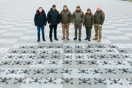 Українським захисникам передали 65 FPV-дронів