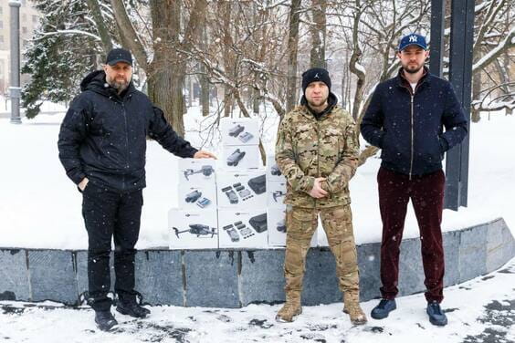 Українські захисники отримали квадрокоптери