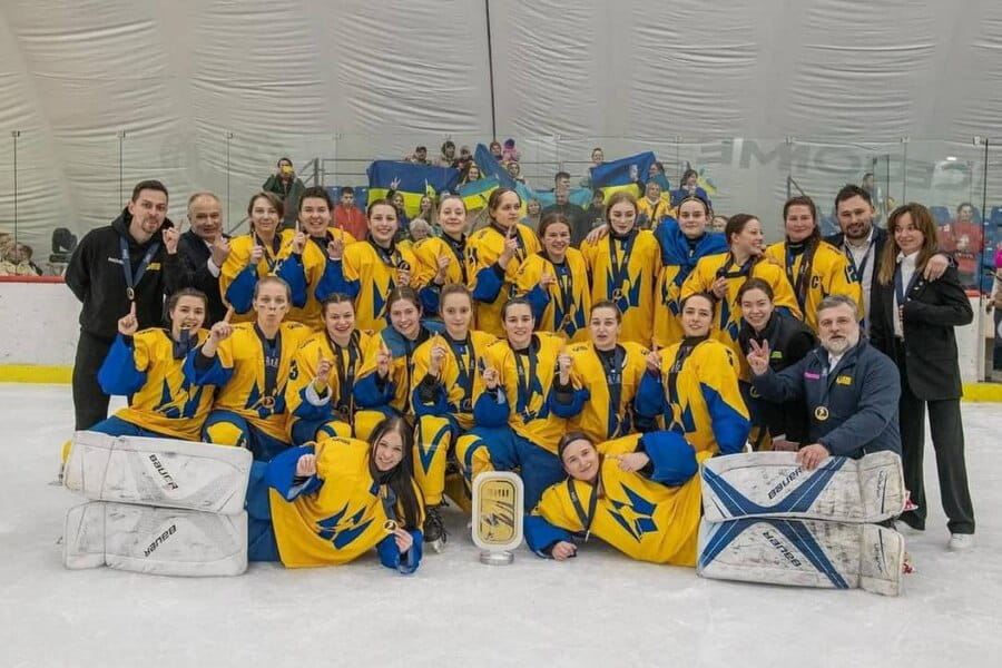 Жіноча збірна України з хокею з харків'янками у складі перемогла на чемпіонаті світу в дивізіоні 3А