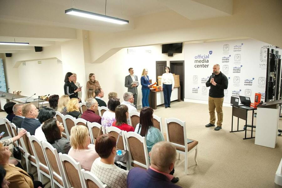 Майже 11 тисяч ґаджетів передали для школярів громад Харківщини
