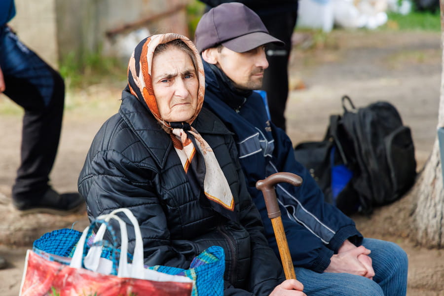 Харківська ОВА об’єднала гуманітарні організації і спільно допомогають людям, які виїжджають із фронтових населених пунктів