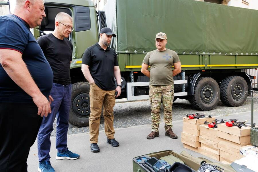 Українським захисникам передали вантажівку, дрони та спецобладнання