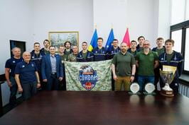 Олег Синєгубов привітав «Харківських Соколів» із чемпіонством у Вищій лізі сезону 2024-2025 Олег Синєгубов привітав «Харківських Соколів» із чемпіонством у Вищій лізі сезону 2024-2025