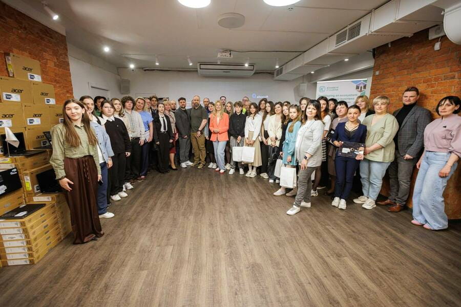 Для створення цифрових лабораторій школам і коледжам Харківської області передали перші 120 ноутбуків – Олег Синєгубов Для створення цифрових лабораторій школам і коледжам Харківської області передали перші 120 ноутбуків – Олег Синєгубов