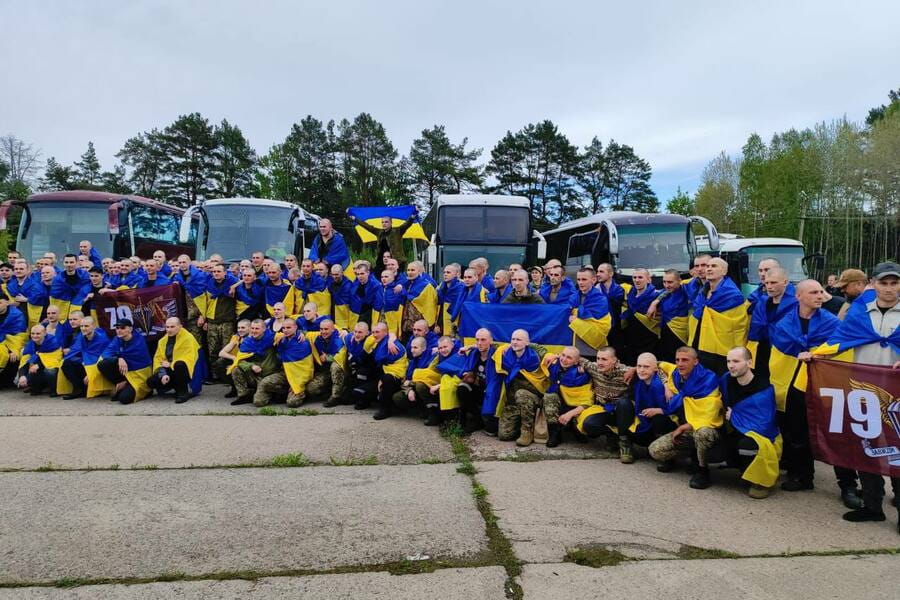 205 захисників повернулися з російського полону: серед них — 7 воїнів із Харківщини 205 захисників повернулися з російського полону: серед них — 7 воїнів із Харківщини
