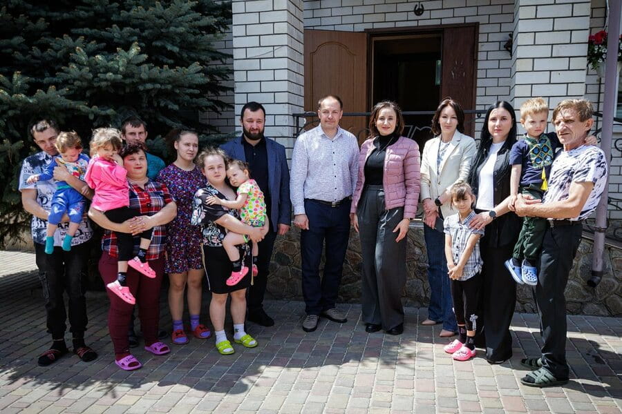 Харківська ОВА за підтримки Міністерства соціальної політики продовжує розвиток сімейних форм виховання в області Харківська ОВА за підтримки Міністерства соціальної політики продовжує розвиток сімейних форм виховання в області