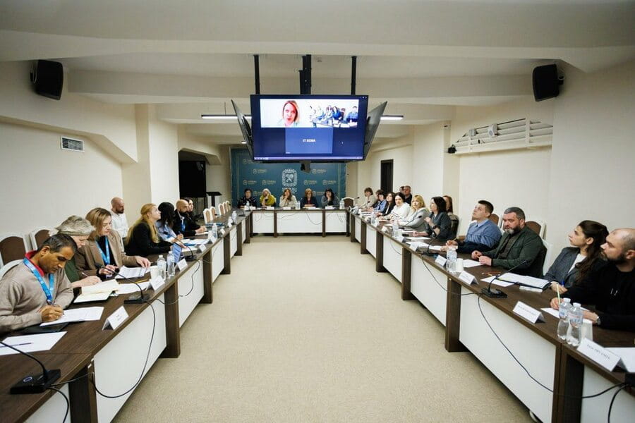 У Харківській області готуються до впровадження пілотного проєкту психосоціальної підтримки учасників освітнього процесу У Харківській області готуються до впровадження пілотного проєкту психосоціальної підтримки учасників освітнього процесу