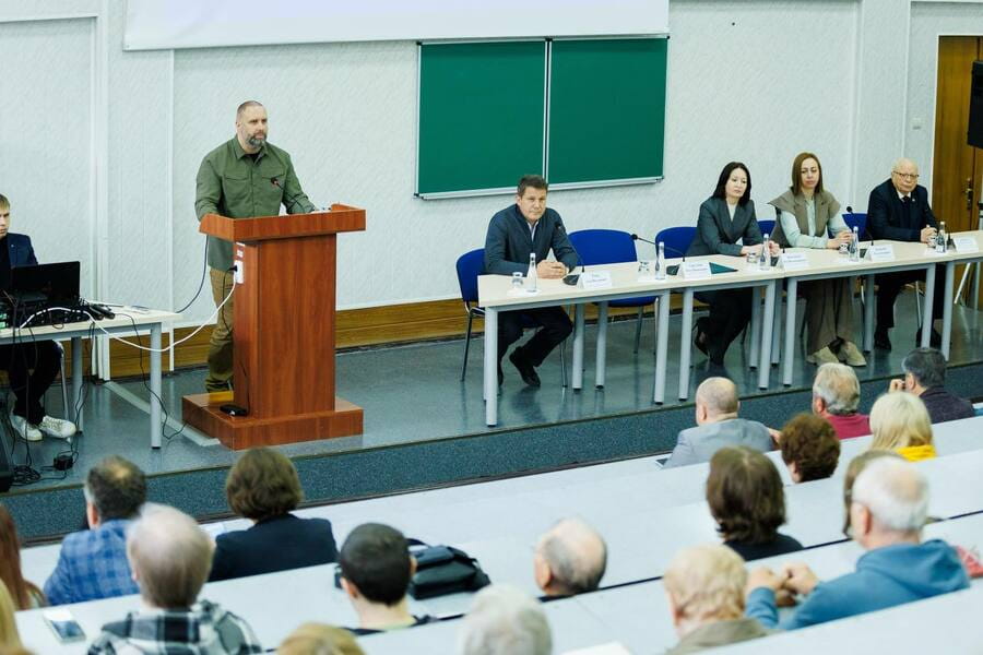 Олег Синєгубов представив нового ректора Харківського національного університету радіоелектроніки Олег Синєгубов представив нового ректора Харківського національного університету радіоелектроніки