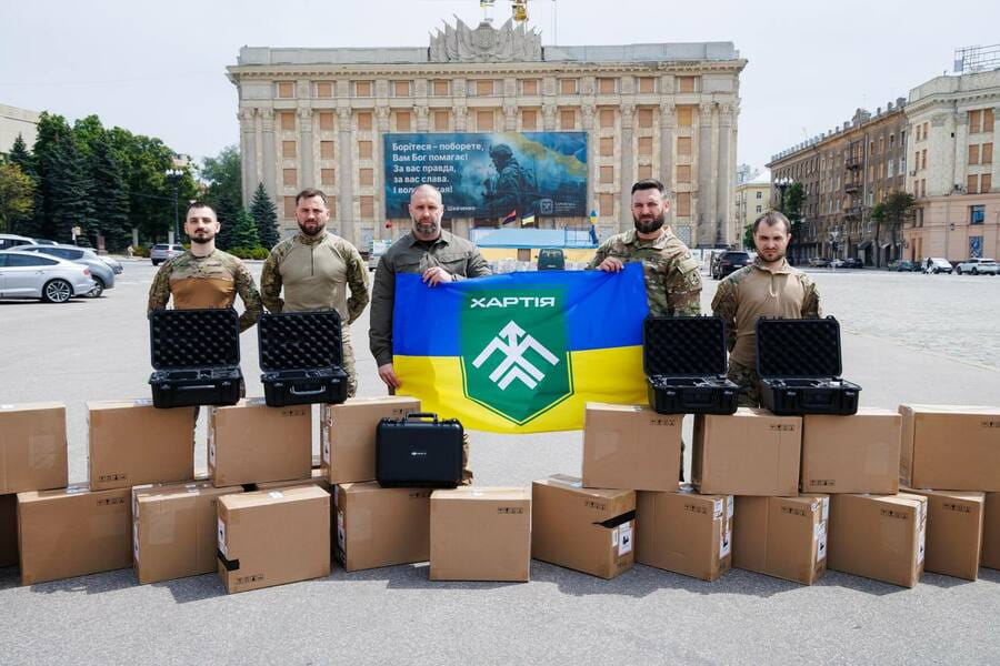 Передали ще 30 дронів Mavic 3E 13-й бригаді НГУ «Хартія» — Олег Синєгубов Передали ще 30 дронів Mavic 3E 13-й бригаді НГУ «Хартія» — Олег Синєгубов