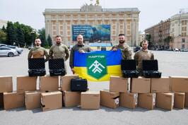 Передали ще 30 дронів Mavic 3E 13-й бригаді НГУ «Хартія» — Олег Синєгубов Передали ще 30 дронів Mavic 3E 13-й бригаді НГУ «Хартія» — Олег Синєгубов