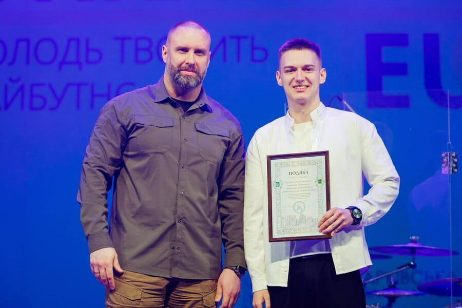 Олег Синєгубов відзначив активну молодь Харківської області під час форуму до Дня Європи Олег Синєгубов відзначив активну молодь Харківської області під час форуму до Дня Європи
