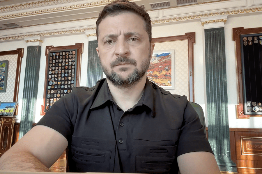Російські наміри не змінюються, і все залежить від наших воїнів і кожного, хто допомагає державі – звернення Президента Російські наміри не змінюються, і все залежить від наших воїнів і кожного, хто допомагає державі – звернення Президента