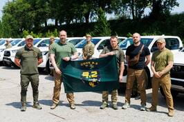 Передали на фронт ще 13 пікапів - Олег Синєгубов Передали на фронт ще 13 пікапів - Олег Синєгубов