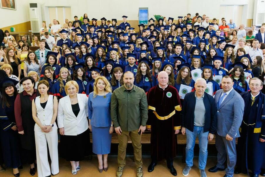 Олег Синєгубов привітав випускників ХНМУ з успішним завершенням навчання