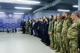 Олег Синєгубов відзначив поліцейських Харківщини з нагоди 10-ї річниці створення Національної поліції України Олег Синєгубов відзначив поліцейських Харківщини з нагоди 10-ї річниці створення Національної поліції України