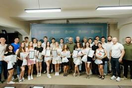 Олег Синєгубов привітав переможців і призерів чемпіонату світу з акробатичного рок-н-ролу, а також їхніх тренерів Олег Синєгубов привітав переможців і призерів чемпіонату світу з акробатичного рок-н-ролу, а також їхніх тренерів