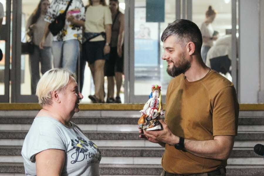 За сприяння ХОВА відбулася фотовиставка, присвячена полоненим та зниклим безвісти захисникам України За сприяння ХОВА відбулася фотовиставка, присвячена полоненим та зниклим безвісти захисникам України
